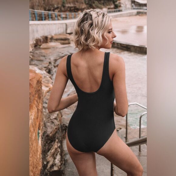 CUPSHE Women's One Piece V Neck Scalloped Mesh Swimsuit in Black SZ S - Picture 2 of 7